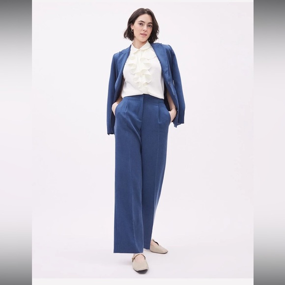 RW&CO. | Sleeveless Buttoned-Down Blouse With Shirt Collar & Jabot | Small - Picture 4 of 9